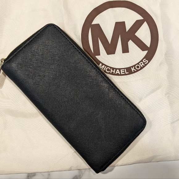 Michael Kors black wallet - Picture 3 of 9